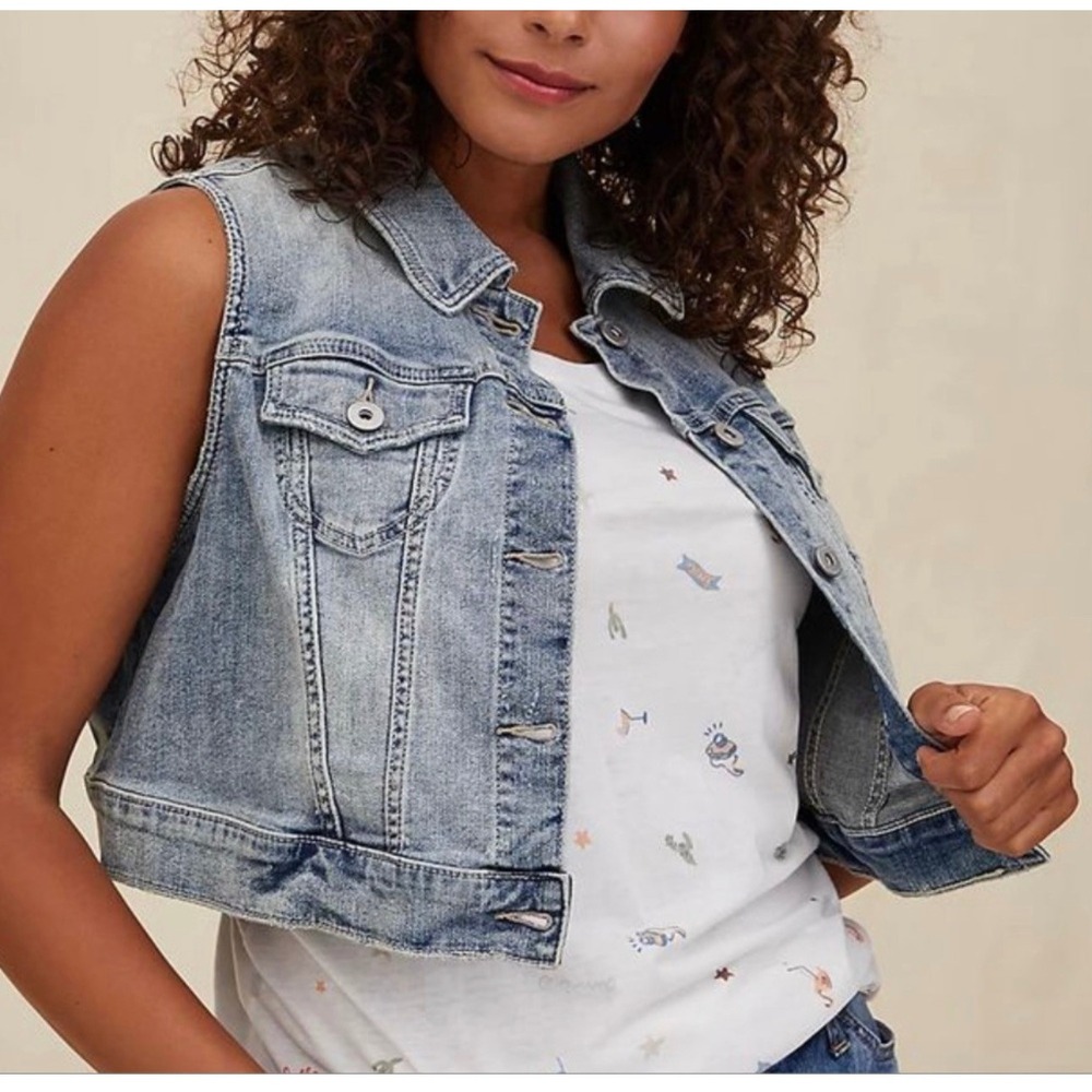 Torrid Denim First At Fit Light Wash Cropped Vest Blue Size 1 1X 14-